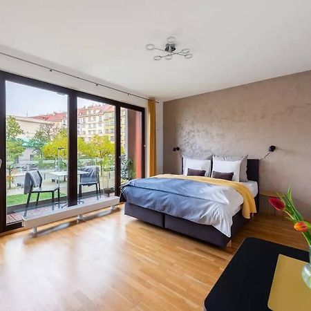 Apartment W/ Free Garage Parking Прага Екстериор снимка