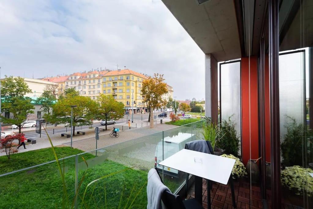 Apartment W/ Free Garage Parking Прага Екстериор снимка